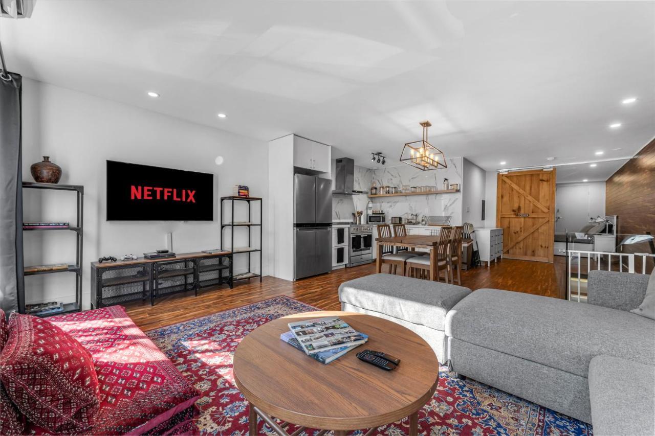 Amazing Fully Renovated Apartment On Queen St. Toronto Kültér fotó