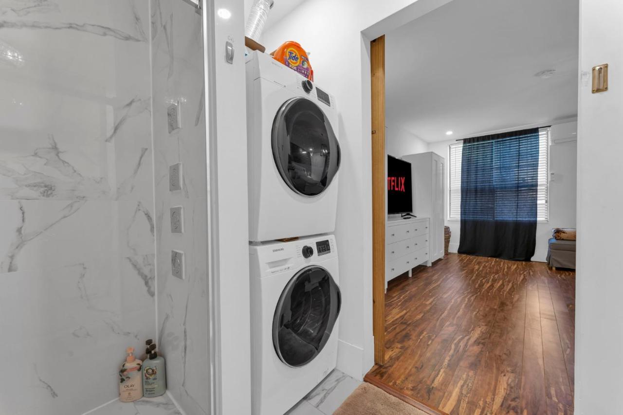 Amazing Fully Renovated Apartment On Queen St. Toronto Kültér fotó