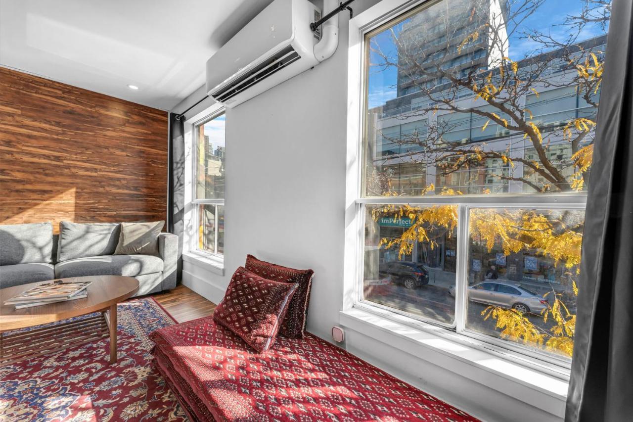 Amazing Fully Renovated Apartment On Queen St. Toronto Kültér fotó